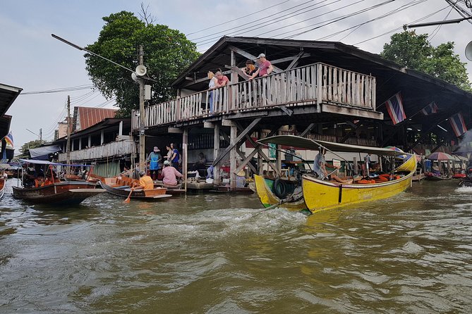 Floating Market Damnoen Saduak and Meklong Railway Market: Half Day Tour - Food and Drinks: Snacks, Fruit, and the Real Market Flavor