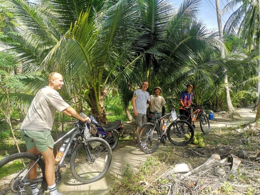 Floating Market Full-Day Bicycle Tour from Bangkok - Lunch by the river: Thai food in a unique setting