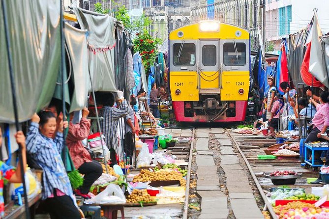 Floating Market & Railway Market Bangkok - Why start at 6:30 AM for these two markets