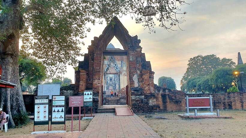 From Bangkok: Ayutthaya Afternoon Tour with Boat & Tuk-Tuk - Wat Ratchaburana: royal architecture with a clear guide story