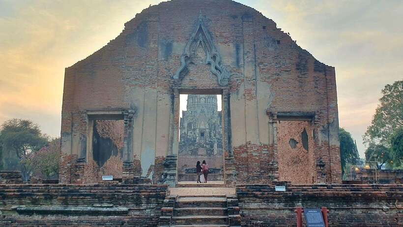From Bangkok: Ayutthaya Afternoon Tour with Boat & Tuk-Tuk - Wat Chaiwatthanaram at night: lit temple, short but meaningful
