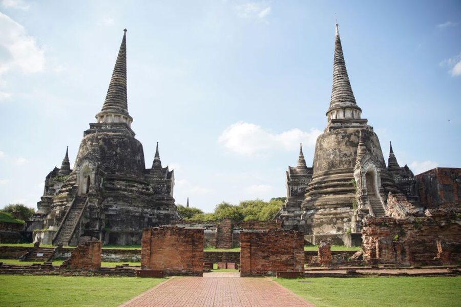 From Bangkok: Ayutthaya Historical Day Tour by Bus - Wat Maha That: The Photo Stop That Becomes a Moment