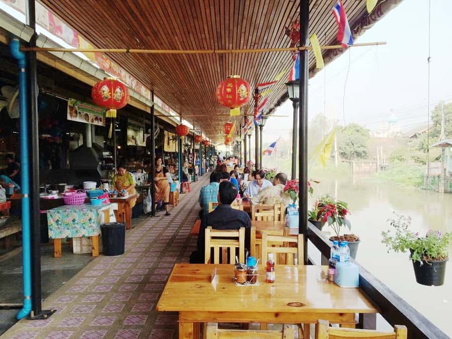 From Bangkok: Chachoengsao Tour and Bang Pakong River Cruise - Muban Namtan Sot: palm juice tasting and a real souvenir you can taste