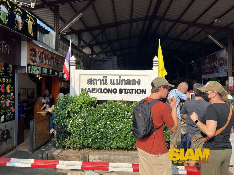 From Bangkok:Damnoen Floating Market and Railway Market Tour - The 6-hour route: Damnoen Saduak to Maeklong and back to Bangkok
