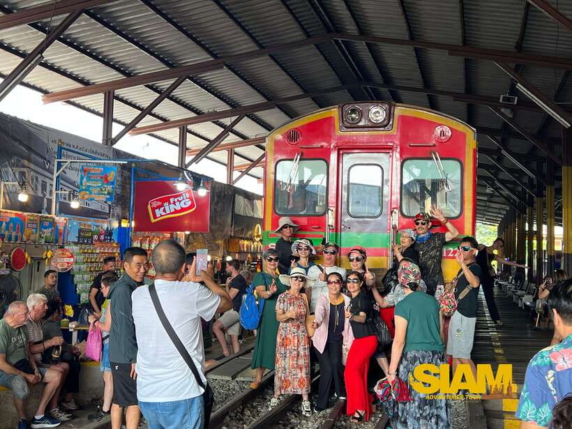 From Bangkok:Damnoen Floating Market and Railway Market Tour - Maeklong Railway Market: train passed, stalls reset