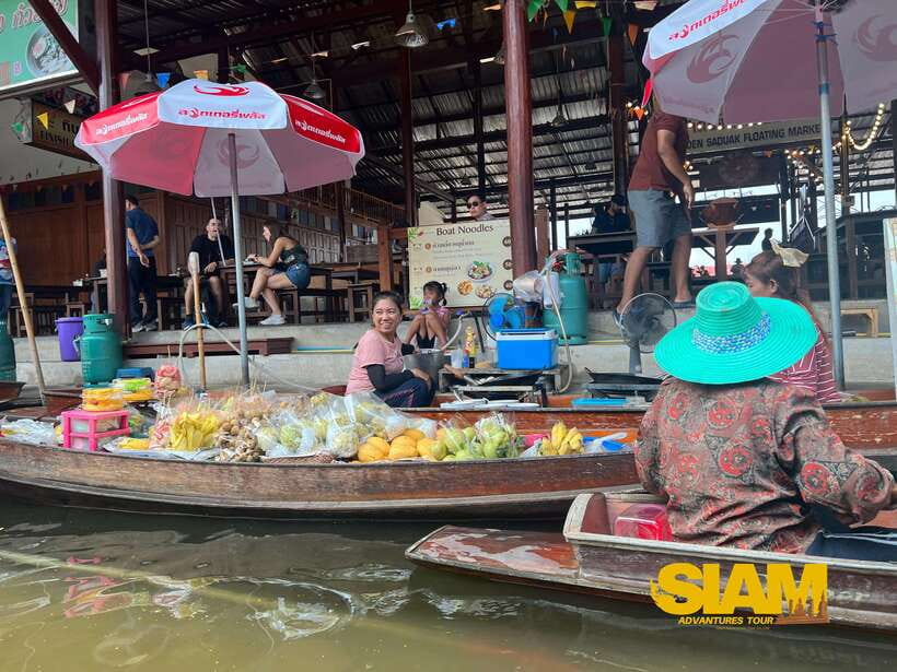From Bangkok:Damnoen Floating Market and Railway Market Tour - Guide and timing: why Kelly-level explaining changes everything