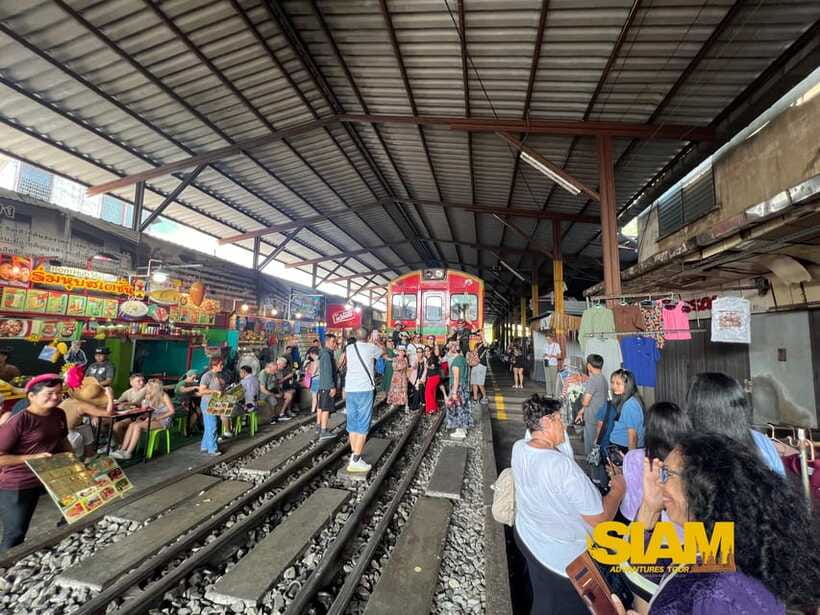 From Bangkok:Damnoen Floating Market and Railway Market Tour - Price and logistics: is $40 good value?