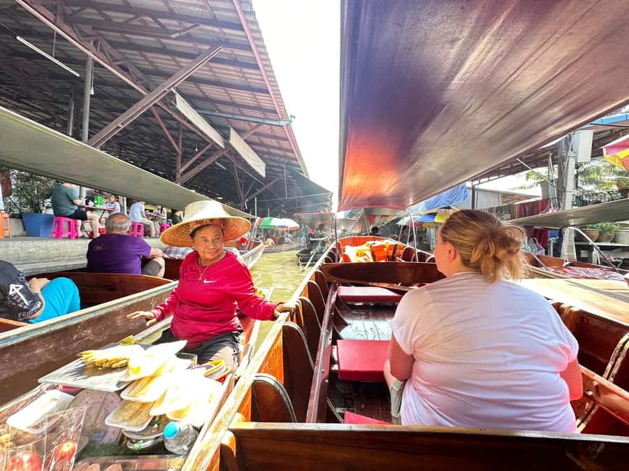 From Bangkok: Floating Market & Ayutthaya Private Day Trip - Damnoensaduak Floating Market: fruit, desserts, and enough time to browse