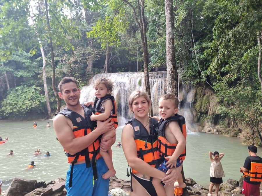 From Bangkok: Kanchanaburi, River Kwai and Erawan Waterfall - Leaving Bangkok for Kanchanaburi: what to expect from the ride