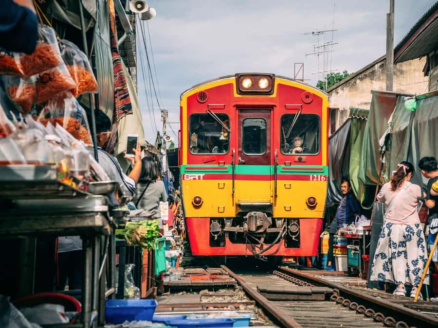 From Bangkok: Maeklong Railway and Floating Market Day Tour - From Bangkok to the Markets: How the 7-Hour Plan Actually Feels