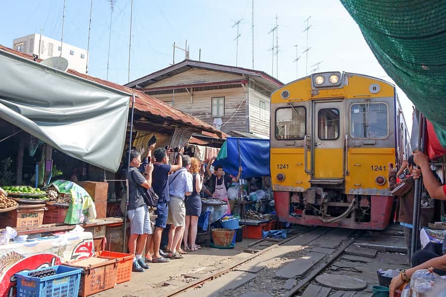 From Bangkok: Maeklong Railway and Floating Market Food Tour - Damnoen Saduak floating market: food, boats, and souvenir reality checks