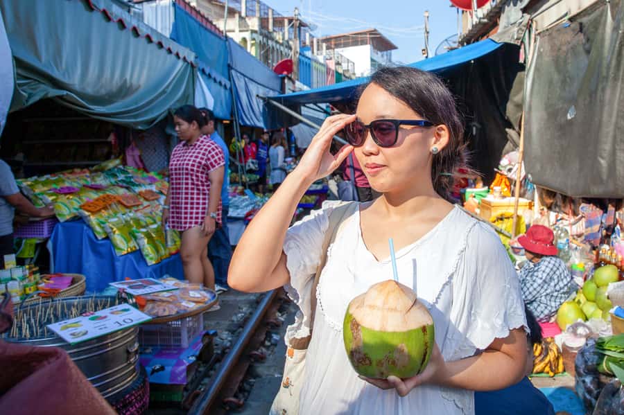From Bangkok: Maeklong Railway and Floating Market Food Tour - Guides and pacing: what you can ask for on the day