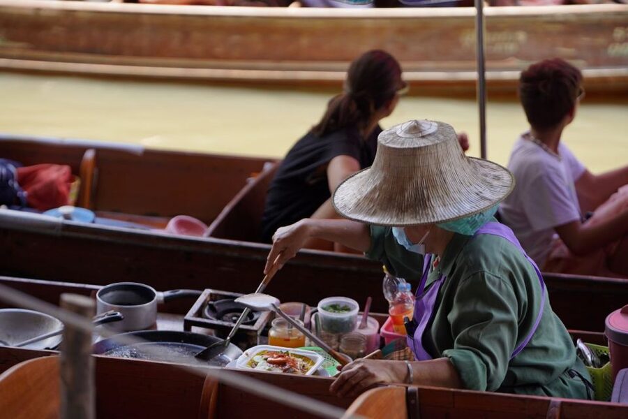 From Bangkok : Meklong Railway Market By Bus - Price and value: is $48 a fair deal for two markets and a boat ride?