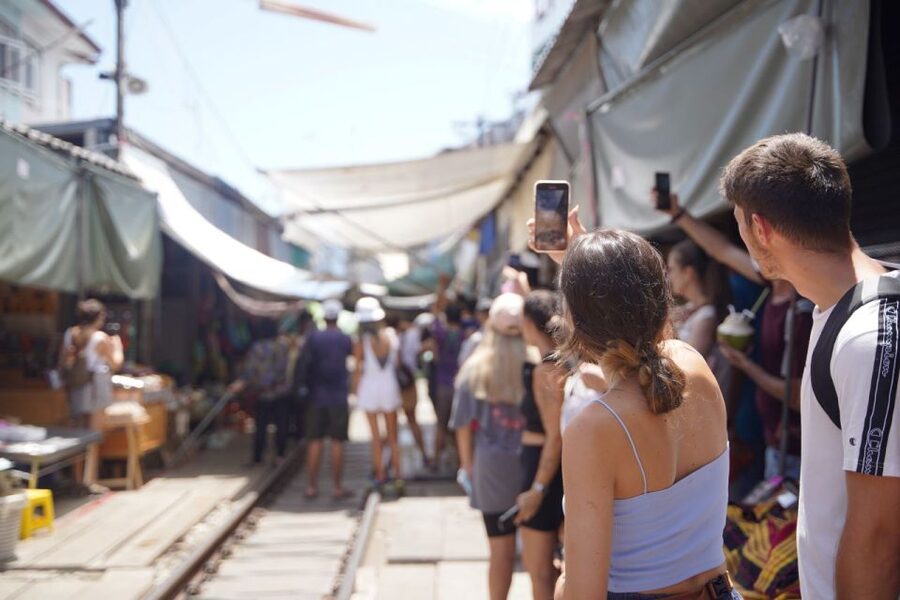 From Bangkok : Meklong Railway Market By Bus - Should you book this Maeklong Railway Market and Damnoensaduak trip?