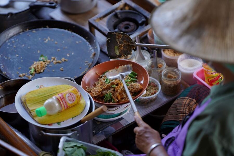 From Bangkok : Meklong Railway Market By Bus - FAQ