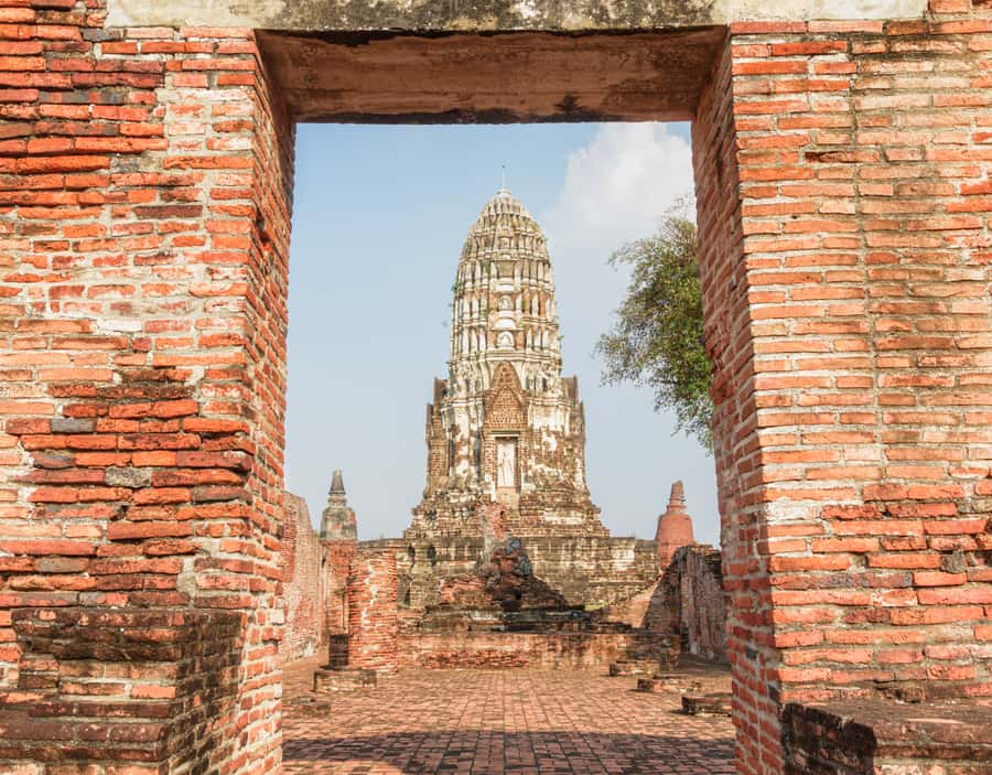 From Bangkok: Private Guided Tour of Ayutthaya’s 6 Temples - Wat Ratchaburana: prang details and the 15th-century treasure story