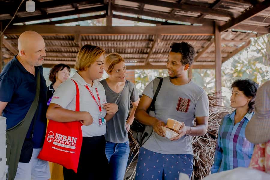 From Bangkok: Private Railway and Floating Market Tour - How to eat and shop without losing control of the day
