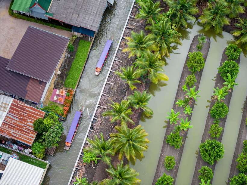 From Bangkok: Railway & Damnoen Saduak Floating Market Tour - The switch from tracks to canals: the ride to Damnoen Saduak