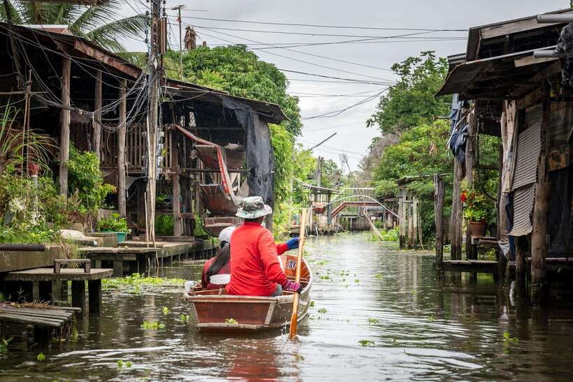 From Bangkok: Railway & Damnoen Saduak Floating Market Tour - Price and value: is $43 a good deal?