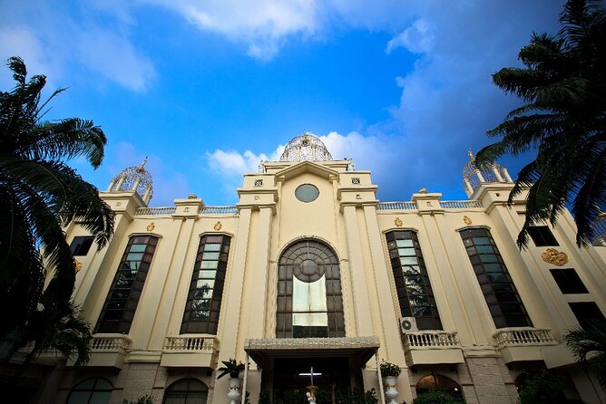 Golden Dome Cabaret: A Night of Glamour and Glitter - Getting to Golden Dome: MRT Sutthisan and the Walk-or-Taxi Plan