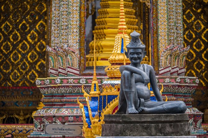 Grand Palace Self-Guided Walking Tour (entry not incl.) - Comfort and listening tips that make a real difference