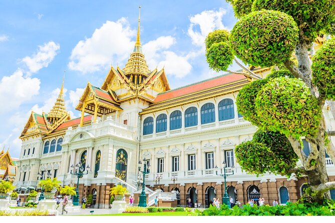 Grand Palace & Temples of Bangkok with experienced guide - Wat Pho and the reclining Buddha: old temple complex, massage-school connection