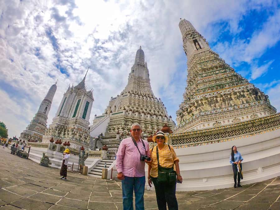 Grand Palace, Wat Pho, and Wat Arun: Guided Tour in Spanish - Wat Pho: Reclining Buddha and Bangkok’s oldest major temple complex