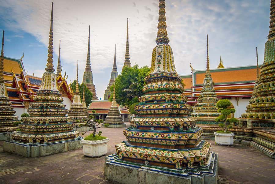 Grand Palace, Wat Pho, and Wat Arun: Guided Tour in Spanish - Boat crossing for city views, then onward to Wat Arun