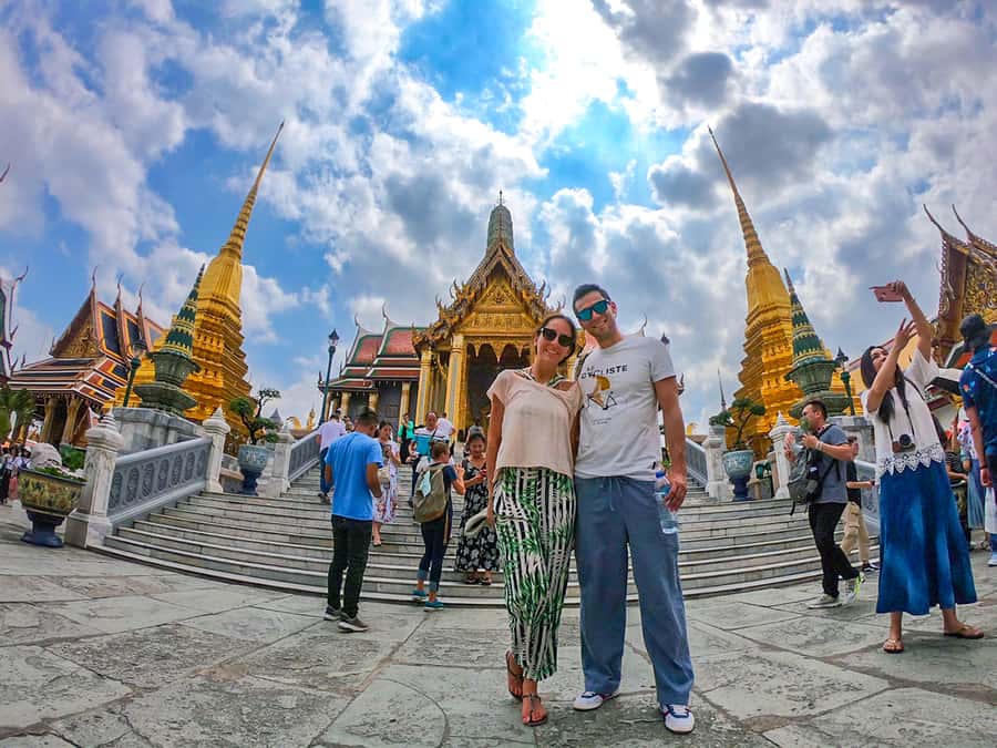 Grand Palace, Wat Pho, and Wat Arun: Guided Tour in Spanish - Wat Arun: Temple of Dawn, pagoda climb, and porcelain detail
