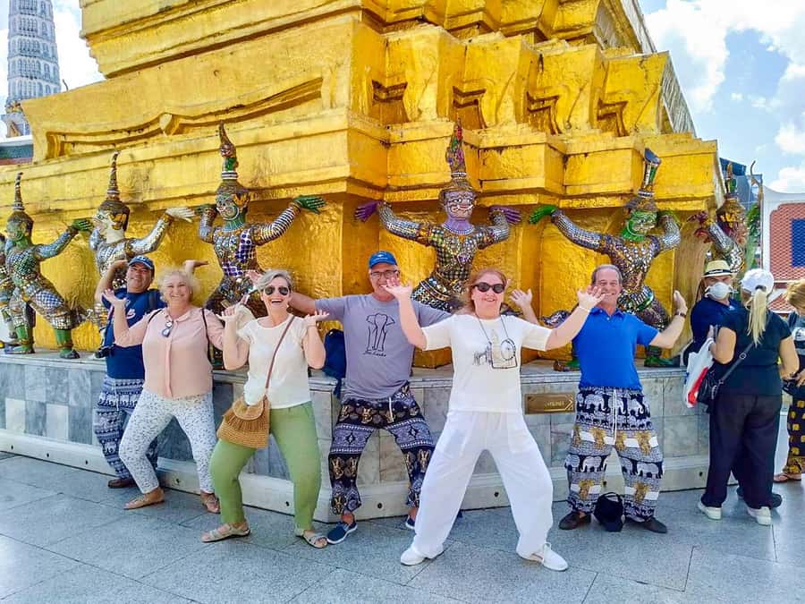 Grand Palace, Wat Pho, and Wat Arun: Guided Tour in Spanish - Meeting point at the Bangkok City Pillar Shrine gate