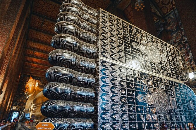 Grand Palace, Wat Phra Kaew, Wat Pho and Wat Arun Walking Tour From Bangkok - Stop 2: Wat Phra Kaew and the Emerald Buddha experience