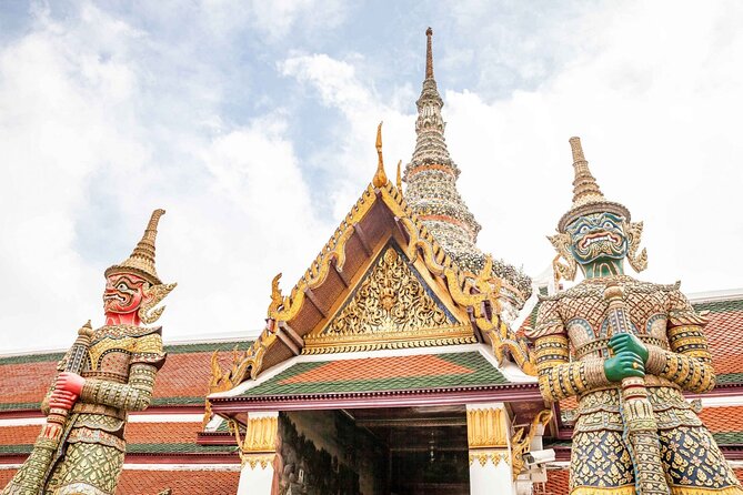 Grand Palace, Wat Phra Kaew, Wat Pho and Wat Arun Walking Tour From Bangkok - How strict dress code and shoe rules can make or break your visit