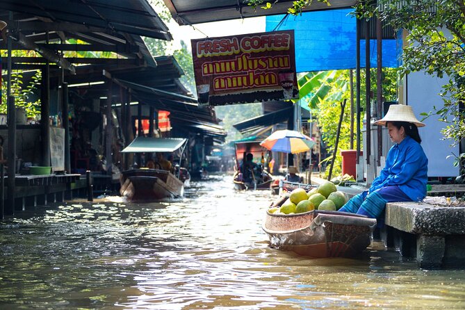 Half Day Railway Market and Damnoen saduak Floating Market tour - The trip out: countryside views and a 30-minute boat ride toward Damnoen Saduak