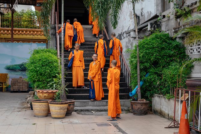 Highlights & Hidden Gems With Locals: Best of Bangkok Private Tour - Wat Arun (Temple of Dawn): what to expect at the iconic stop