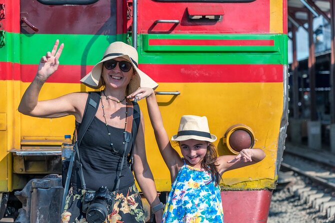 Iconic Markets: Damnoen & Train Market Explore - Train market and floating market together: why this combo works