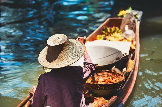Iconic Markets: Damnoen & Train Market Explore - The floating market hour: how to use your free time well