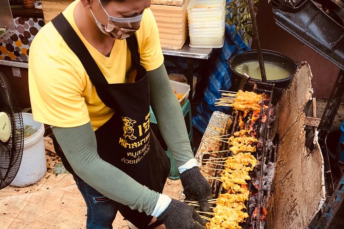 Incredible Bangkok Food Tour - Stop-by-stop: from pork leg to the old-movie noodle stop