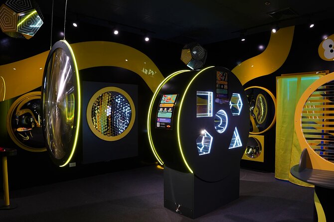 Interactive Amusement and Science theme park for all Ages - How the 2-hour visit actually flows (exhibits first, show second)