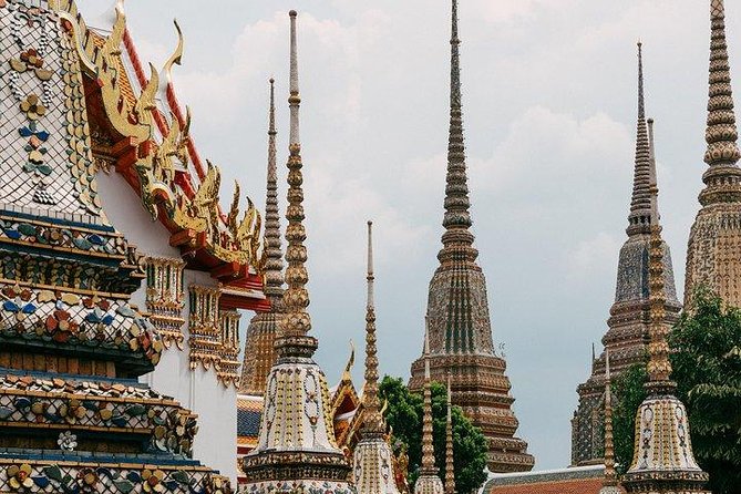 Lights, Camera, Landmark, & Canal: A Picture Perfect Bangkok Tour - Wat Arun: Temple of the Sun and Your First Big Backdrop