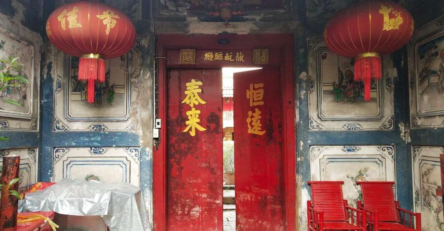 Local Life, Culture & Food Walking Tour at Chinatown - Old shophouses, temples, and shrines where incense is part of the schedule