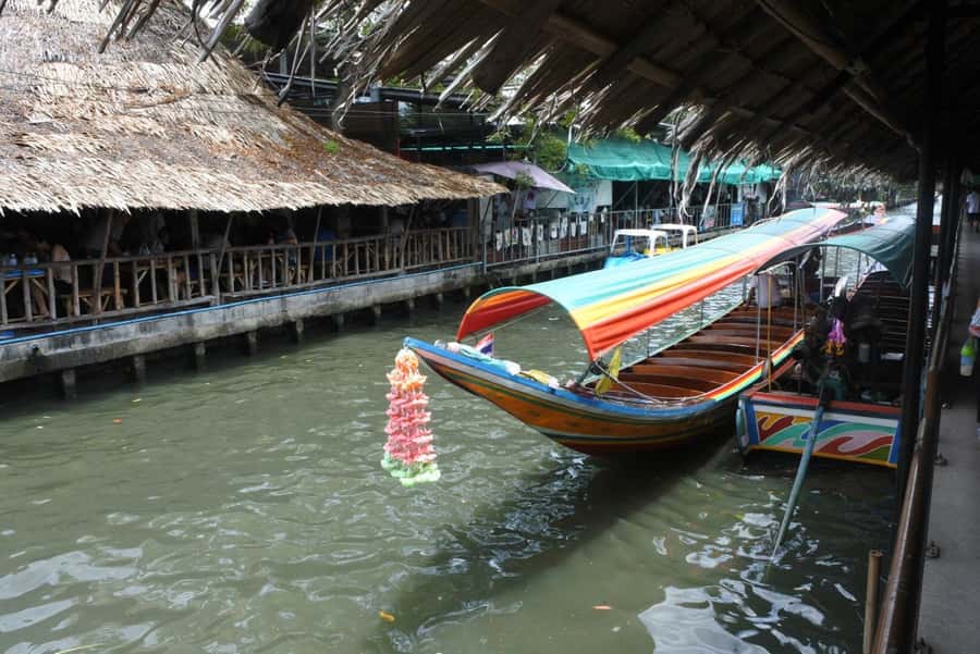 Local Weekend Markets: Khlong Lat Mayom & Chatuchak Tour - Or Tor Kor Market: premium produce, curry pastes, and where to snack
