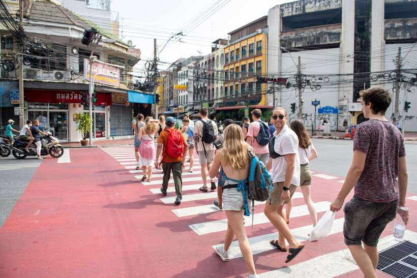 Mad Monkey Bangkok City Session - Walking Tour - The Giant Swing Stop: Iconic Photos With a Real-World Walk Pace