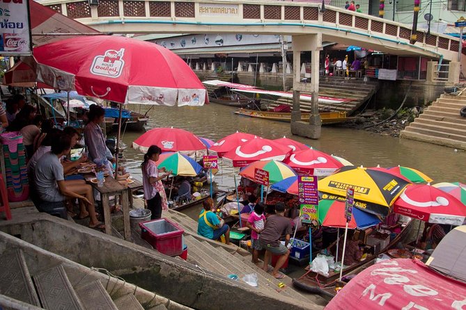 Maeklong & Damnoen Saduak Markets: Railway & Floating Market Tour - Crowds and “touristy” reality: how to still get value