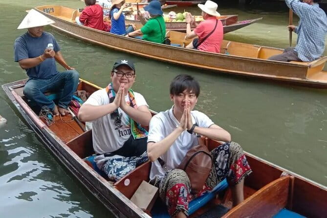 Maeklong Railway and Damnoen Saduak Floating Market Tour - Wat Bang Kung: Buddha-in-a-tree, Ayutthaya-era context, and a small museum stop