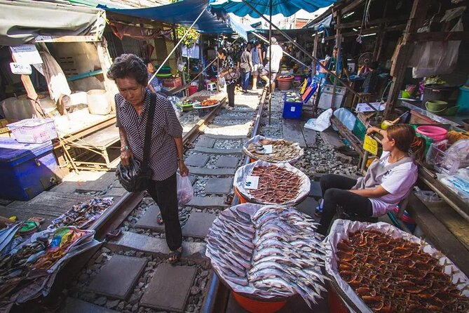 Maeklong Railway Market and Damnoen Saduak Floating Market Tour From Bangkok - Should you book this tour? My quick decision guide