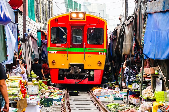 Maeklong Railway Market and Damnoen Saduak Floating Market Tour From Bangkok - Getting there: River City morning logistics and why 8:30 matters