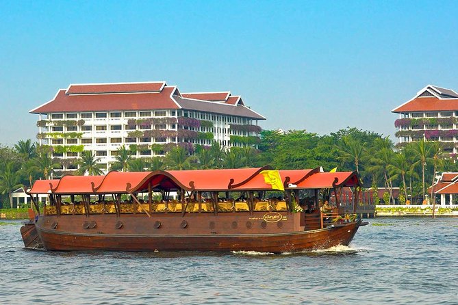 Manohra 5-Star Luxury Dinner Cruise with Pre-Canapés in Bangkok - Your four-course Thai dinner: what’s included, and what to expect