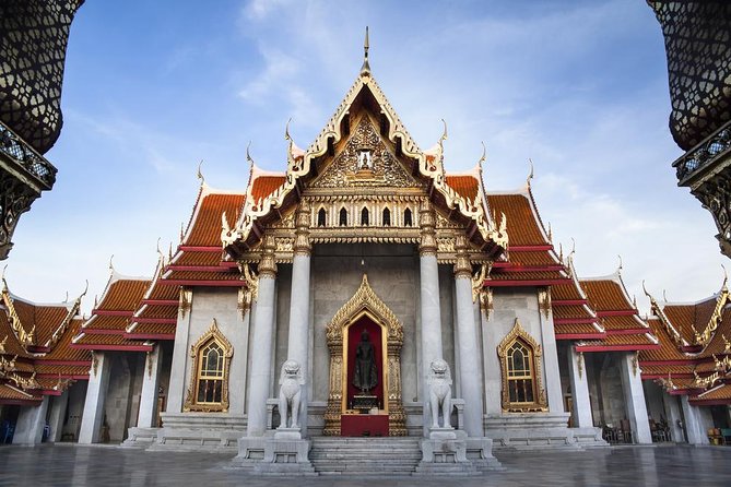 Morning Buddhist Almsgiving, Grand Palace and Flower Market Tour in Bangkok - Hotel pickup, luxury bus, and why timing matters