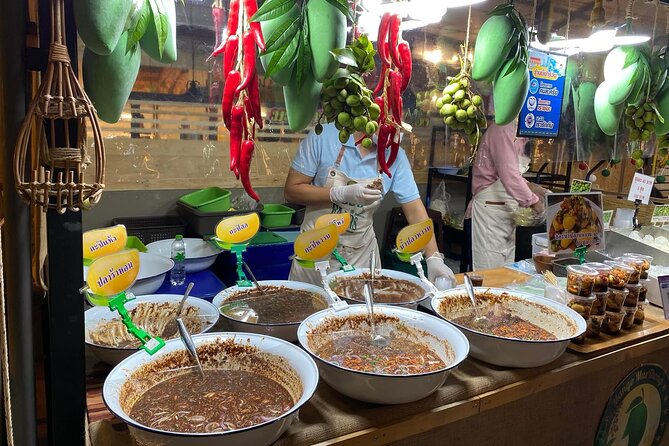 Night life in Bangkok - Jodd Fairs Train Night Market(Joint) - Photo Spots in a Crowd: Getting the Best Shots Faster
