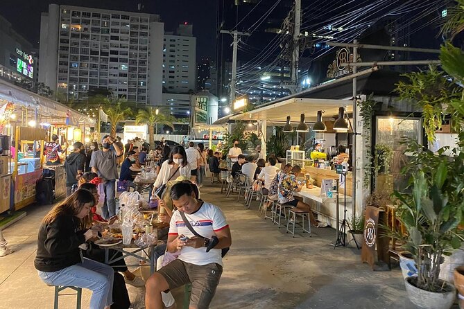 Night life in Bangkok - Jodd Fairs Train Night Market(Joint) - Finding Jodd Fairs: Phra Ram 9 MRT Makes It Easy